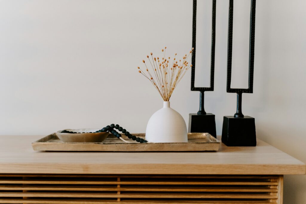 Neatly Surfaces TheHomeTrotters modern home decor design